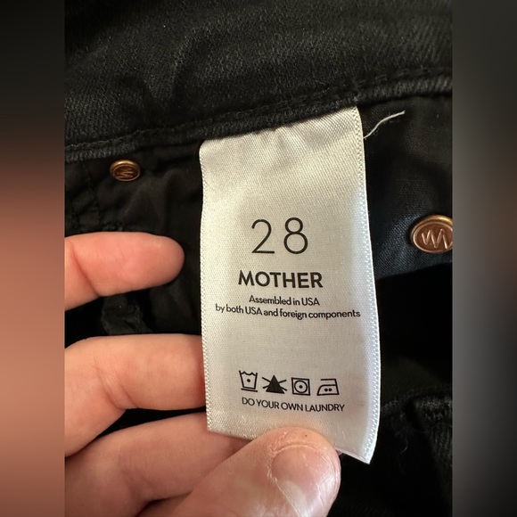 The Pixie Ankle Fray Jeans in Not Guilty
MOTHER denim
Black wash
Size 28 - Picture 4 of 11